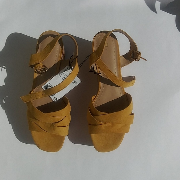 Wedge - Picture 2 of 3